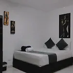 Lleras Place Hotel